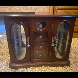 Wooden jewelry box